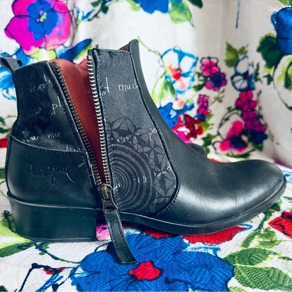 Desigual Black Ankle Boots with Artistic Design - Picture 1 of 7